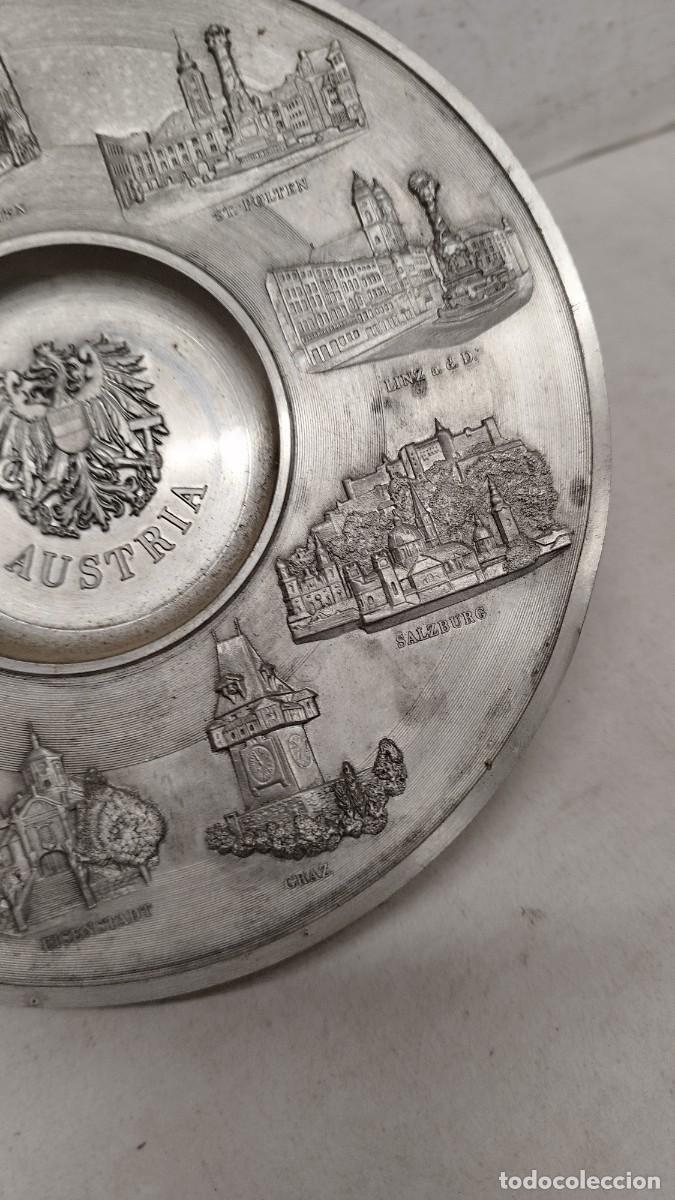 Antig&uuml;edades: Antiguo plato de metal de Austria. - Foto 4