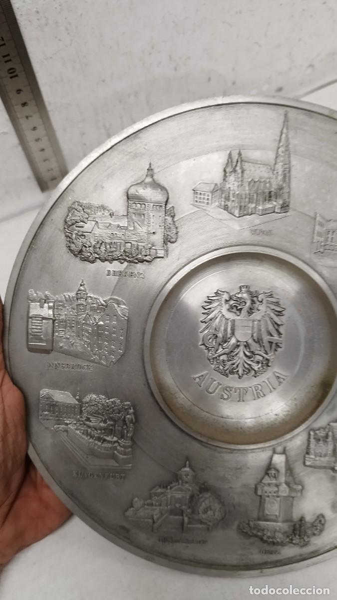 Antig&uuml;edades: Antiguo plato de metal de Austria. - Foto 6