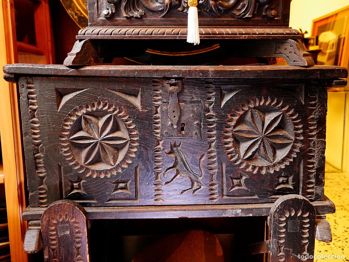 Antig&uuml;edades: Antiguo mueble arc&oacute;n profusamente tallado - Foto 2