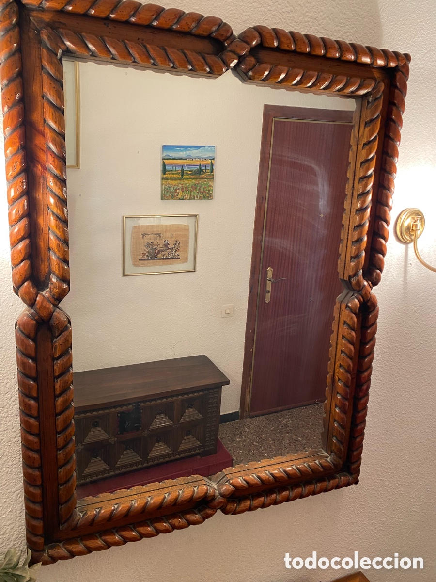 Antig&uuml;edades: Espejo de pared de madera con apliques. - Foto 2