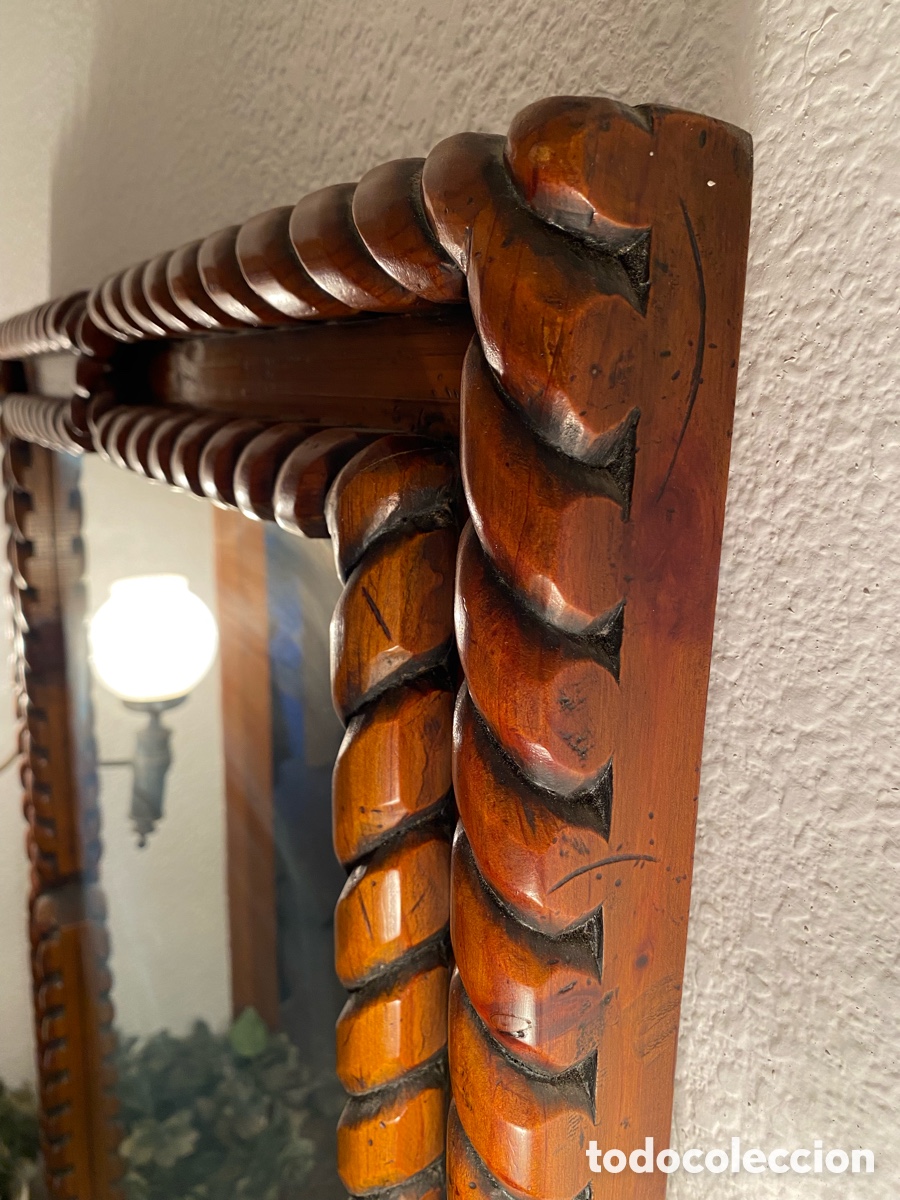 Antig&uuml;edades: Espejo de pared de madera con apliques. - Foto 3