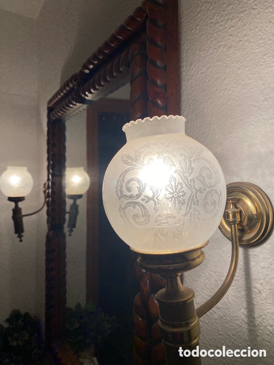 Antig&uuml;edades: Espejo de pared de madera con apliques. - Foto 6
