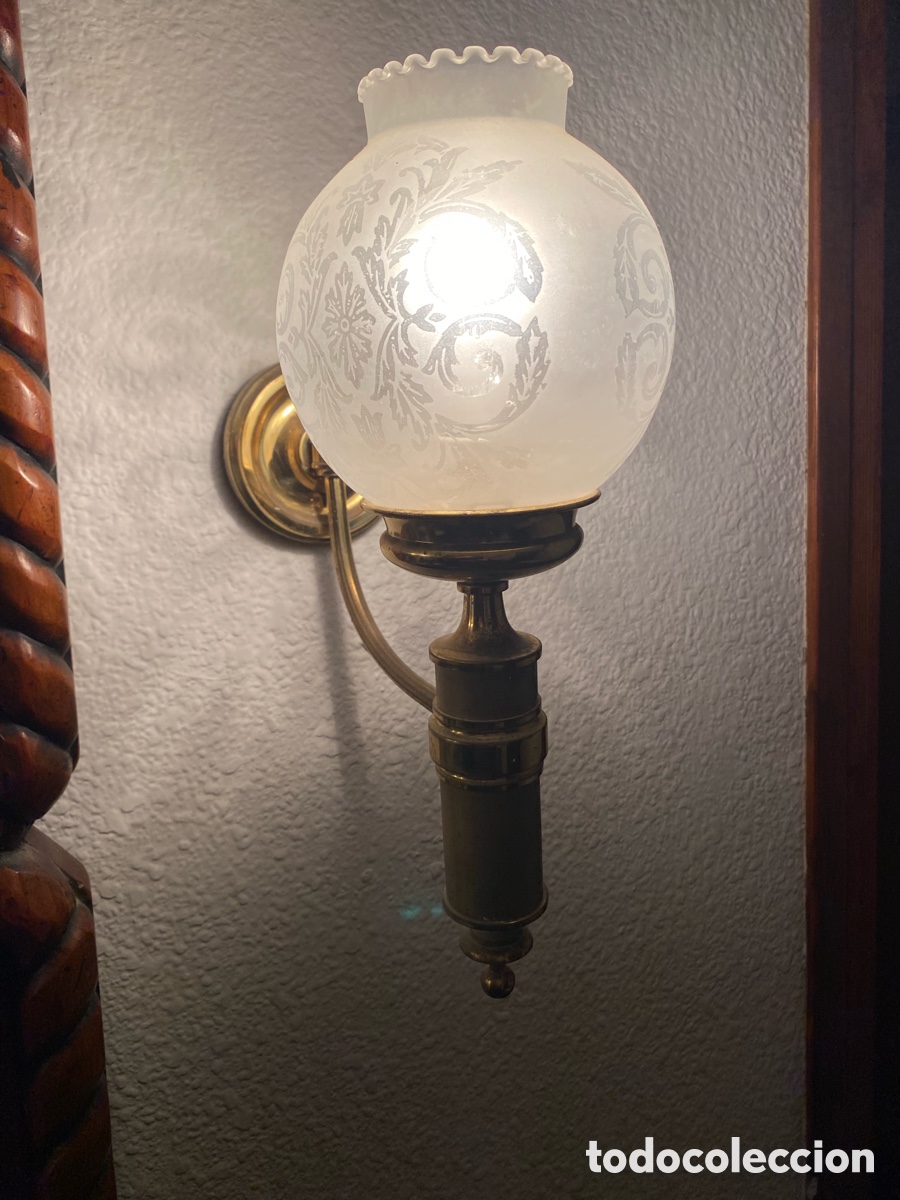 Antig&uuml;edades: Espejo de pared de madera con apliques. - Foto 7