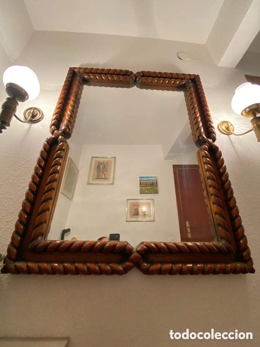 Antig&uuml;edades: Espejo de pared de madera con apliques. - Foto 1