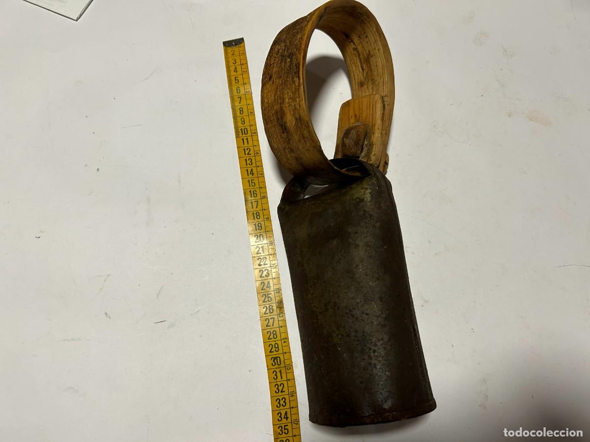 Antig&uuml;edades: campana cencerro con collar de madera - Foto 6
