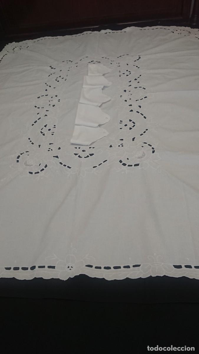 Antig&uuml;edades: Mantel y cinco servilletas, algod&oacute;n, blanco - Foto 2
