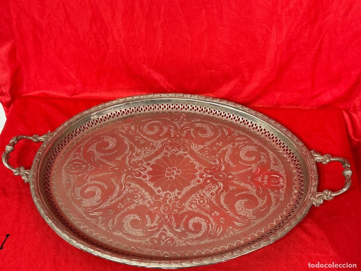 Antig&uuml;edades: Bandeja de servicio en metal plateado - Foto 2