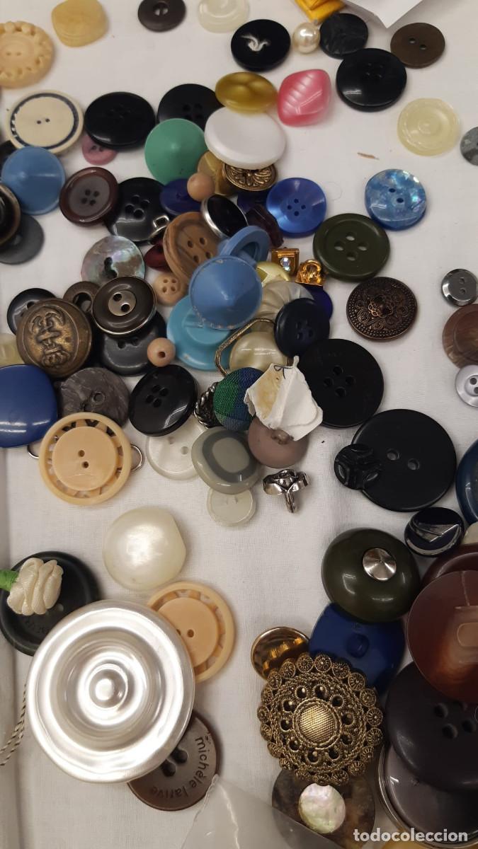Antig&uuml;edades: Lote botones antiguos. Surtidos - Foto 1