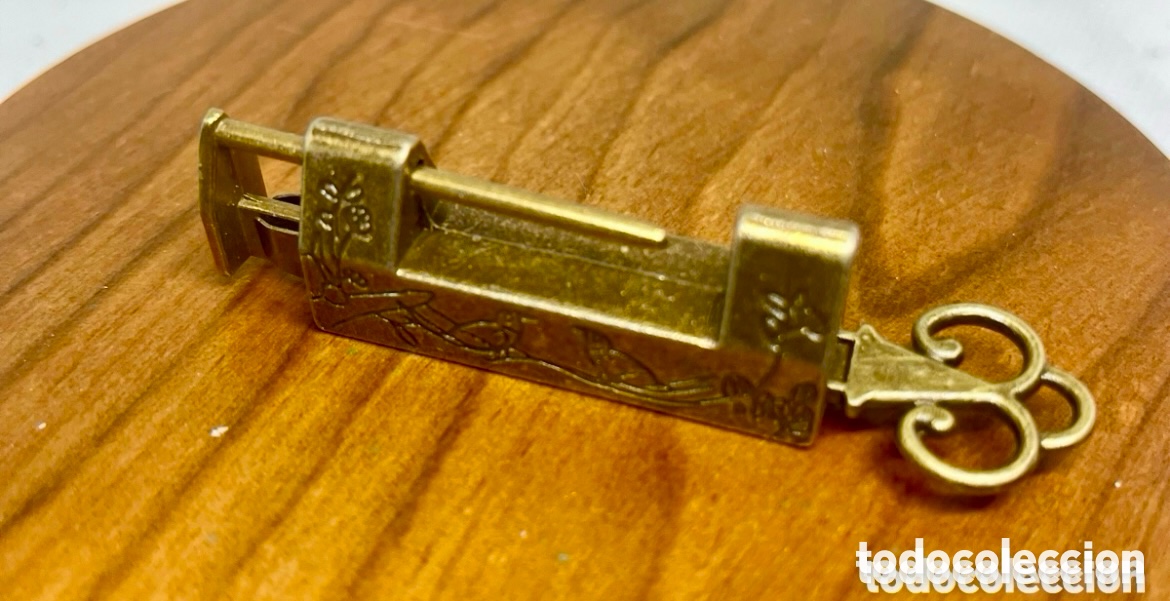 Antig&uuml;edades: Candado chino con llave - Foto 3