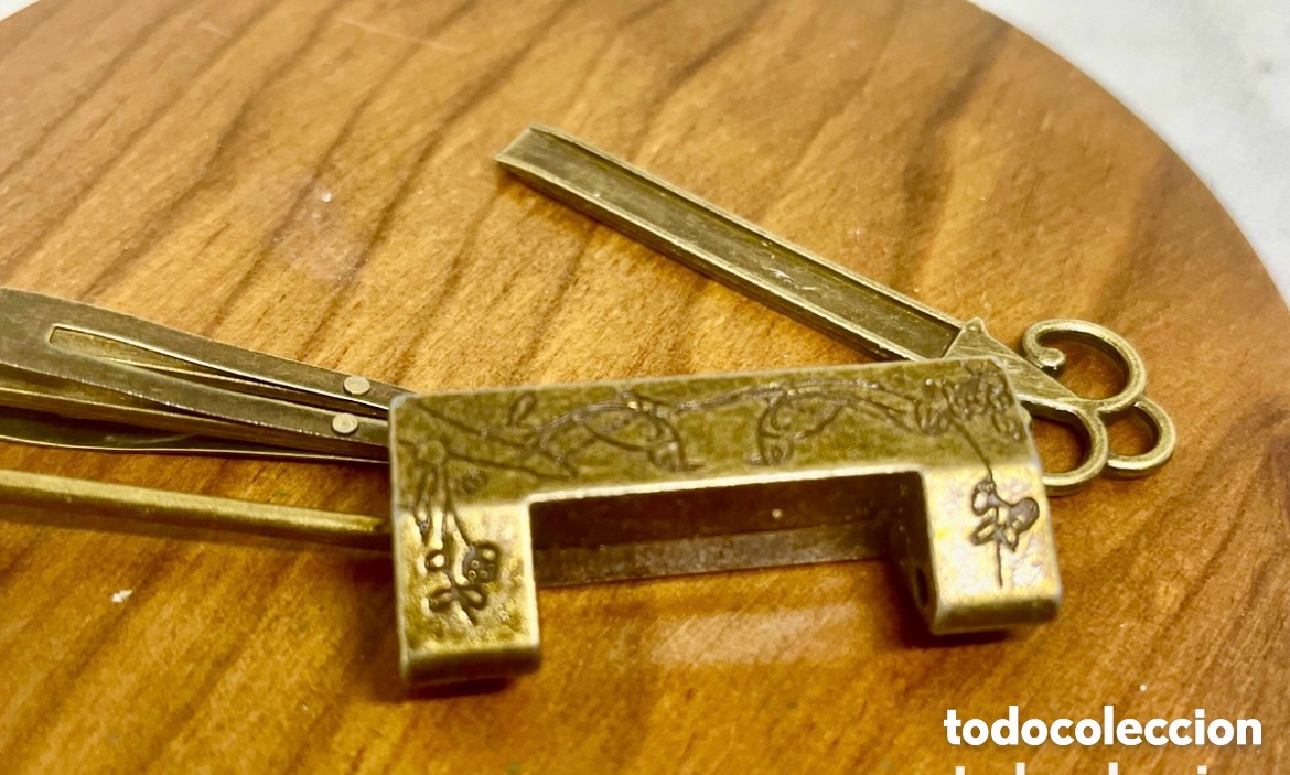Antig&uuml;edades: Candado chino con llave - Foto 4