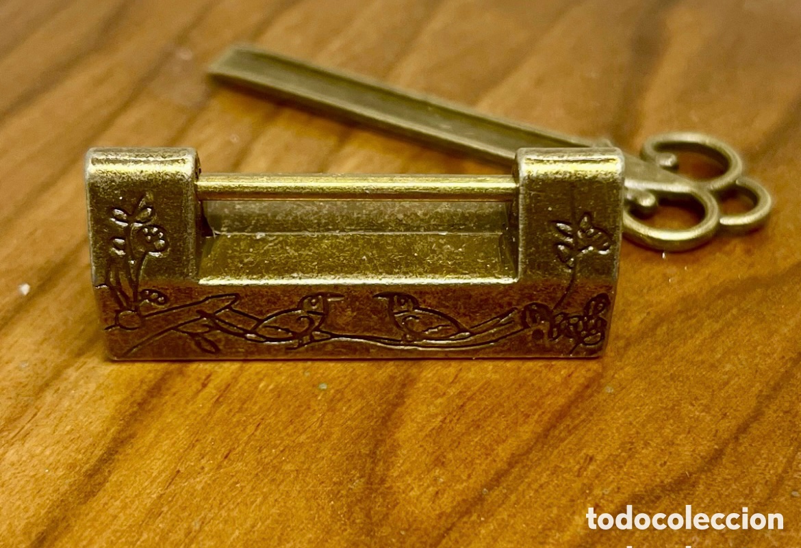 Antig&uuml;edades: Candado chino con llave - Foto 1