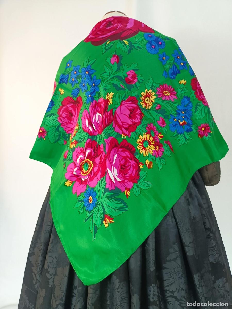 Antig&uuml;edades: Pa&ntilde;uelo verde estampado. 110 cm - Foto 2