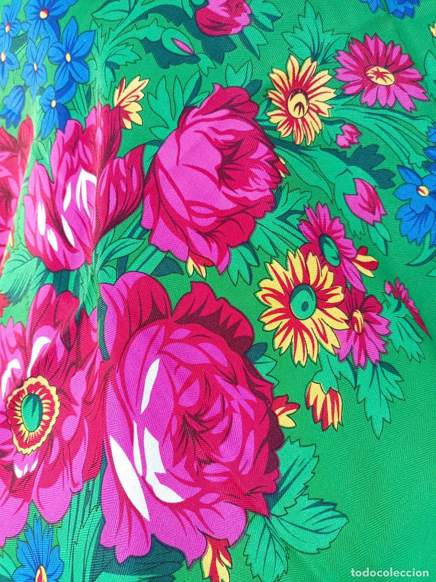 Antig&uuml;edades: Pa&ntilde;uelo verde estampado. 110 cm - Foto 3