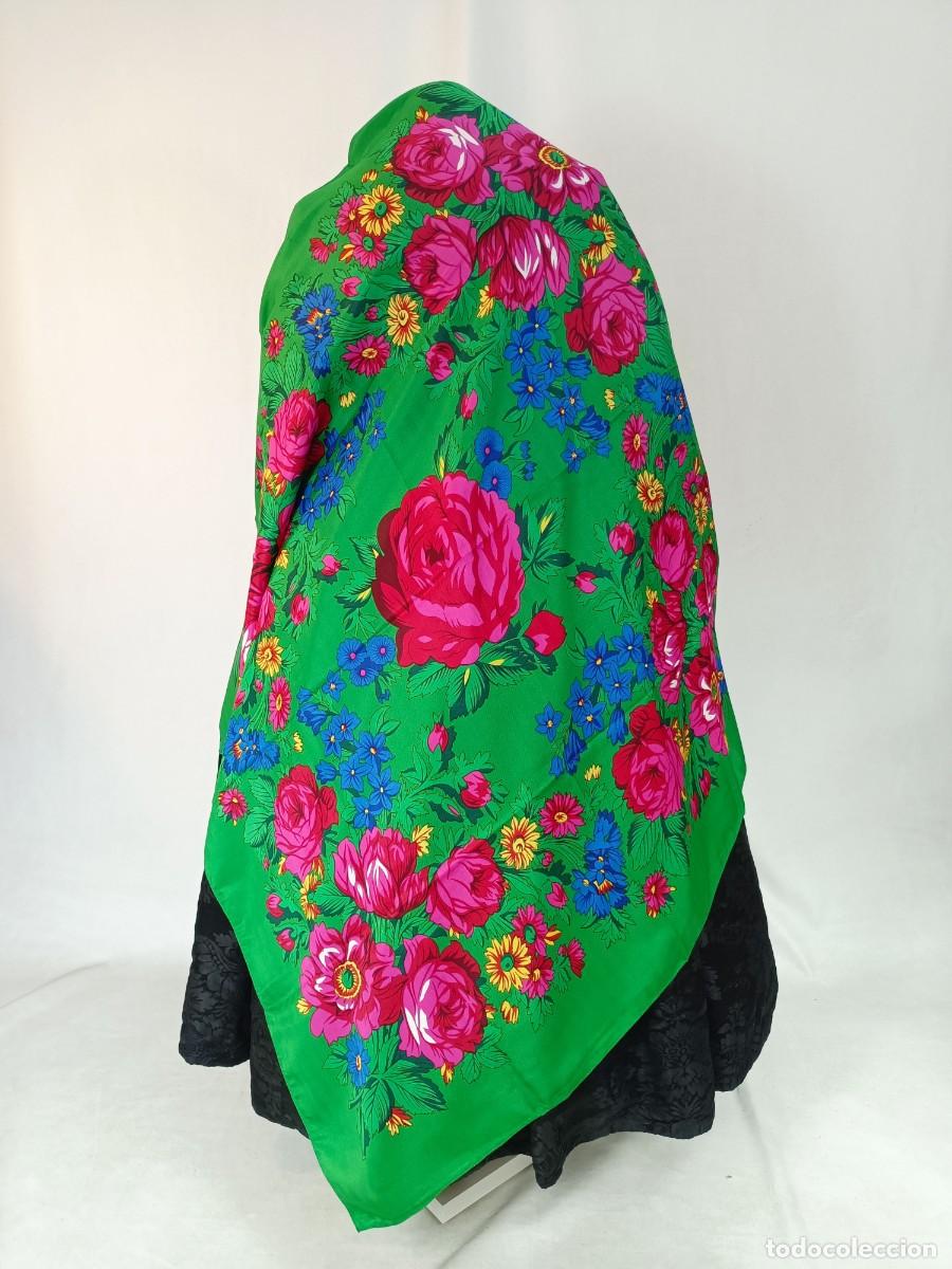 Antig&uuml;edades: Pa&ntilde;uelo verde estampado. 110 cm - Foto 4
