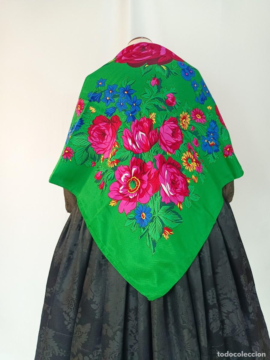 Antig&uuml;edades: Pa&ntilde;uelo verde estampado. 110 cm - Foto 1