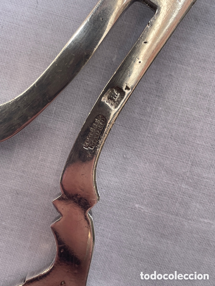 Antig&uuml;edades: Pinza de servir plateada Meneses de 27 cm - Foto 5