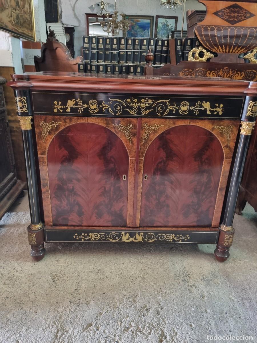 Antig&uuml;edades: C&oacute;moda de sacristia con puertas - Foto 1