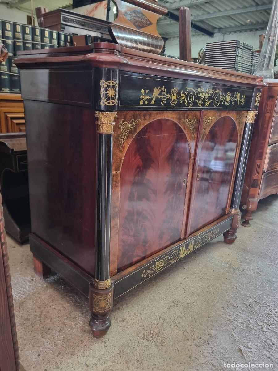 Antig&uuml;edades: C&oacute;moda de sacristia con puertas - Foto 2