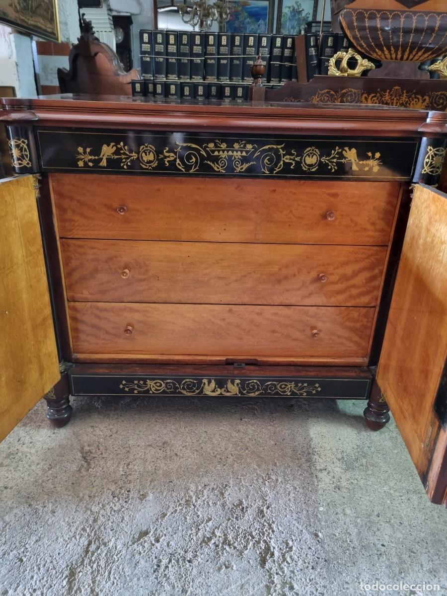 Antig&uuml;edades: C&oacute;moda de sacristia con puertas - Foto 4