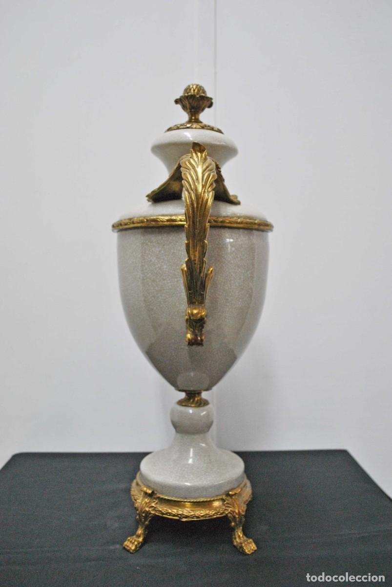 Antig&uuml;edades: JARR&Oacute;N DE CER&Aacute;MICA Y BRONCE DORADO - Foto 4