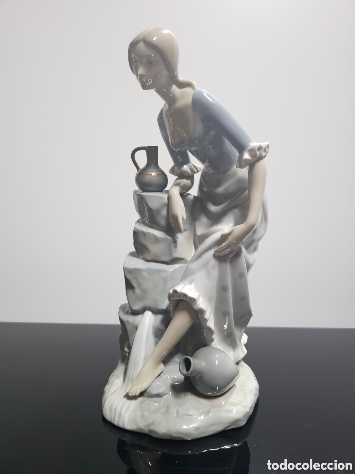 Antig&uuml;edades: FIGURA DE LLADR&Oacute; MUJER CON CANTAROS - Foto 1