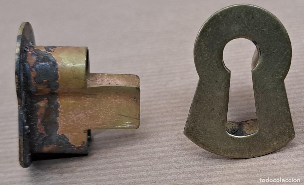 Antig&uuml;edades: 2 boca llaves de bronce - Foto 2