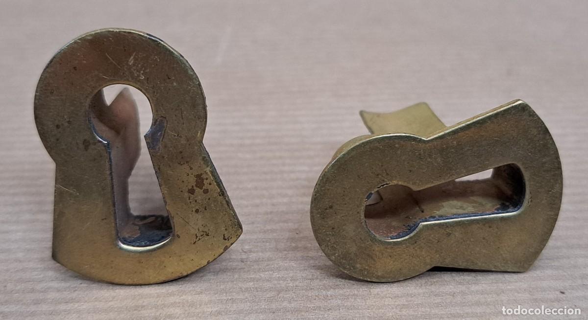 Antig&uuml;edades: 2 boca llaves de bronce - Foto 1