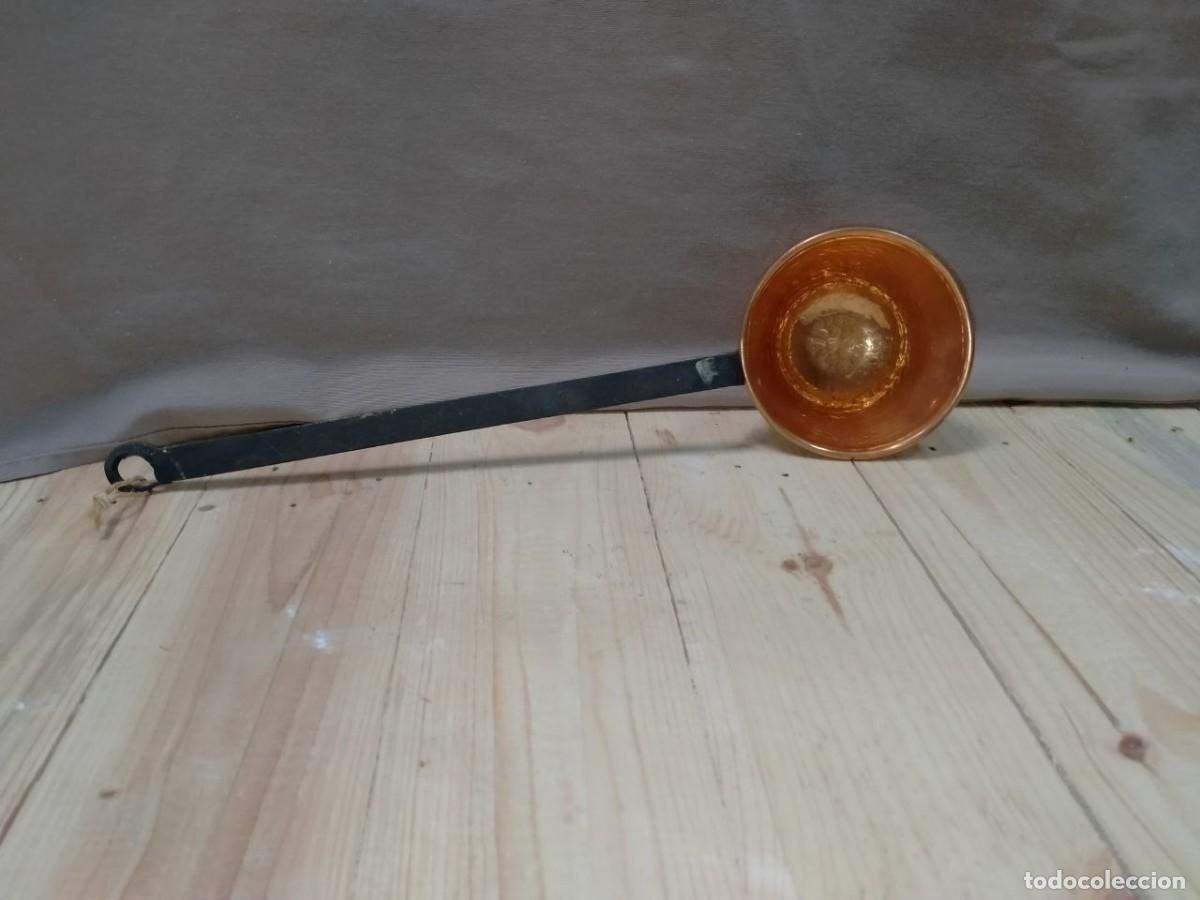 Antig&uuml;edades: Cazo de cobre y mango de hierro - Foto 2
