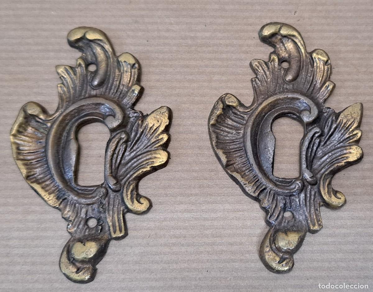 Antig&uuml;edades: 2 escudos boca llave de bronce - Foto 1