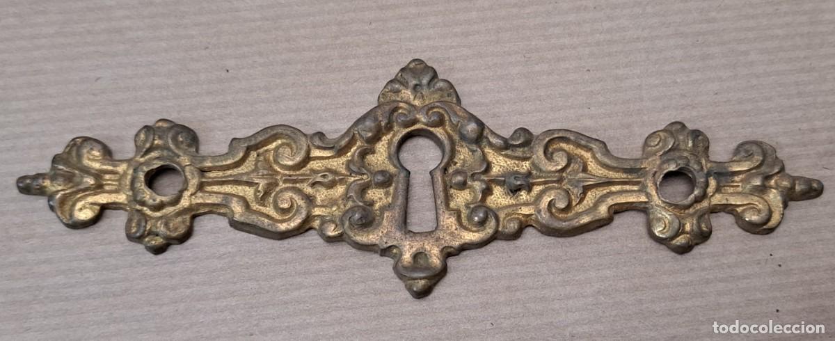 Antig&uuml;edades: Escudo boca llave de bronce - Foto 1