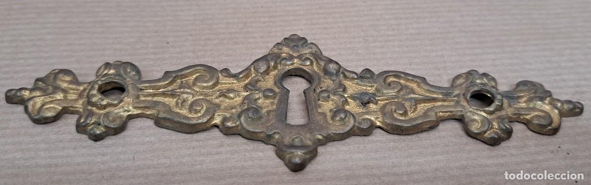 Antig&uuml;edades: Escudo boca llave de bronce - Foto 2