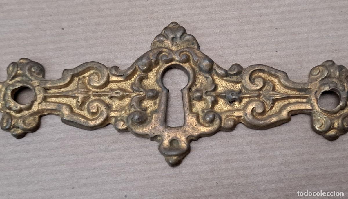 Antig&uuml;edades: Escudo boca llave de bronce - Foto 3