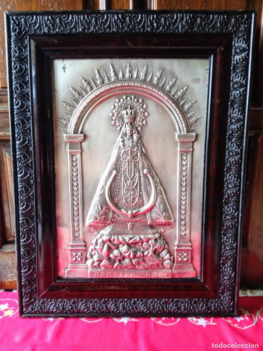 Antig&uuml;edades: Cuadro antiguo religioso con Virgen de Arat&eacute;ko en relieve - Foto 1