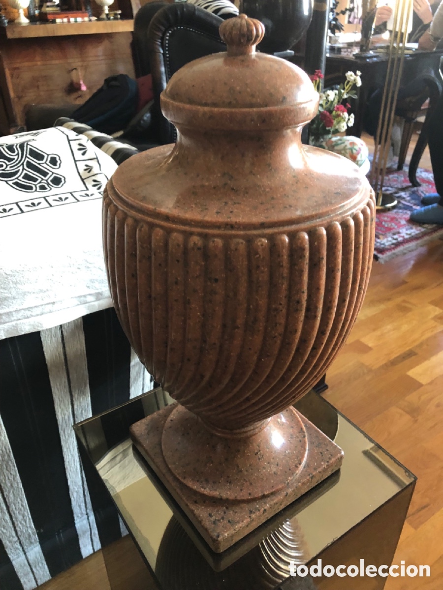 Antig&uuml;edades: 2 antiguos jarrones de resina - Foto 2