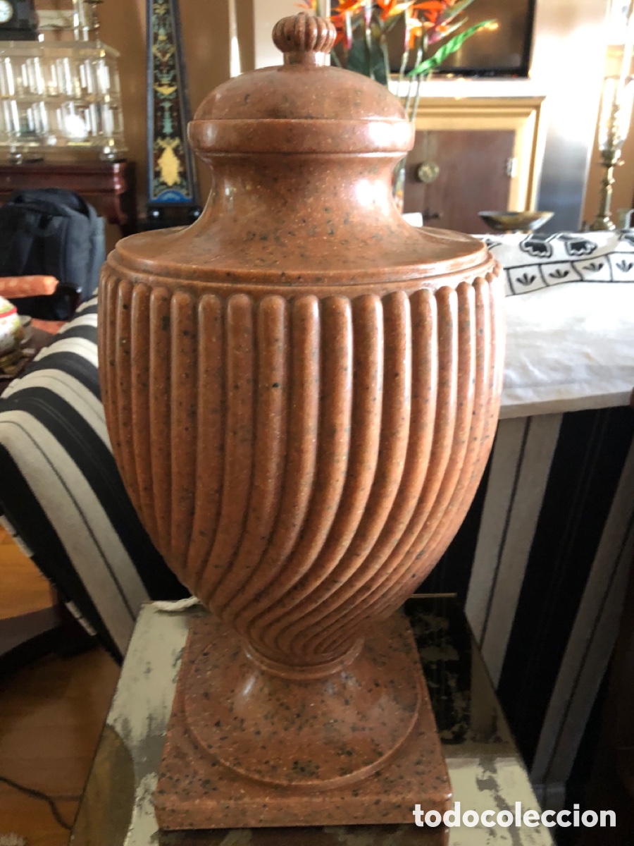 Antig&uuml;edades: 2 antiguos jarrones de resina - Foto 4