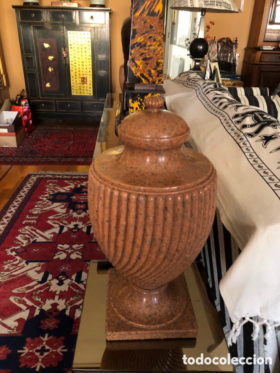 Antig&uuml;edades: 2 antiguos jarrones de resina - Foto 1