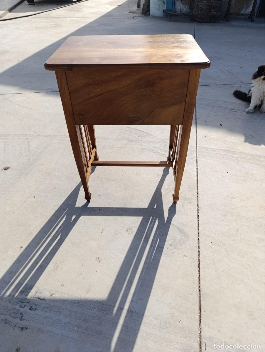 Antig&uuml;edades: Mesa costurero de madera de pino - Foto 4