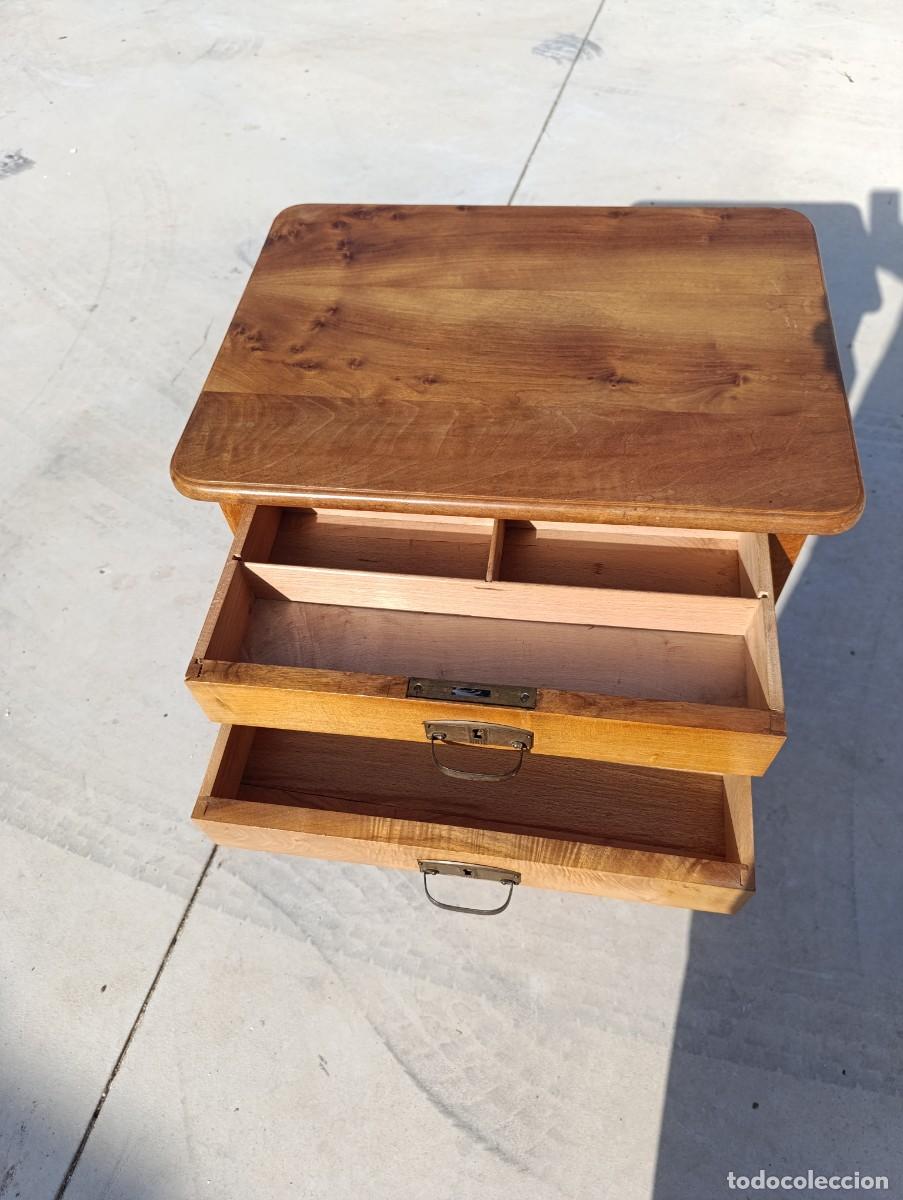 Antig&uuml;edades: Mesa costurero de madera de pino - Foto 8