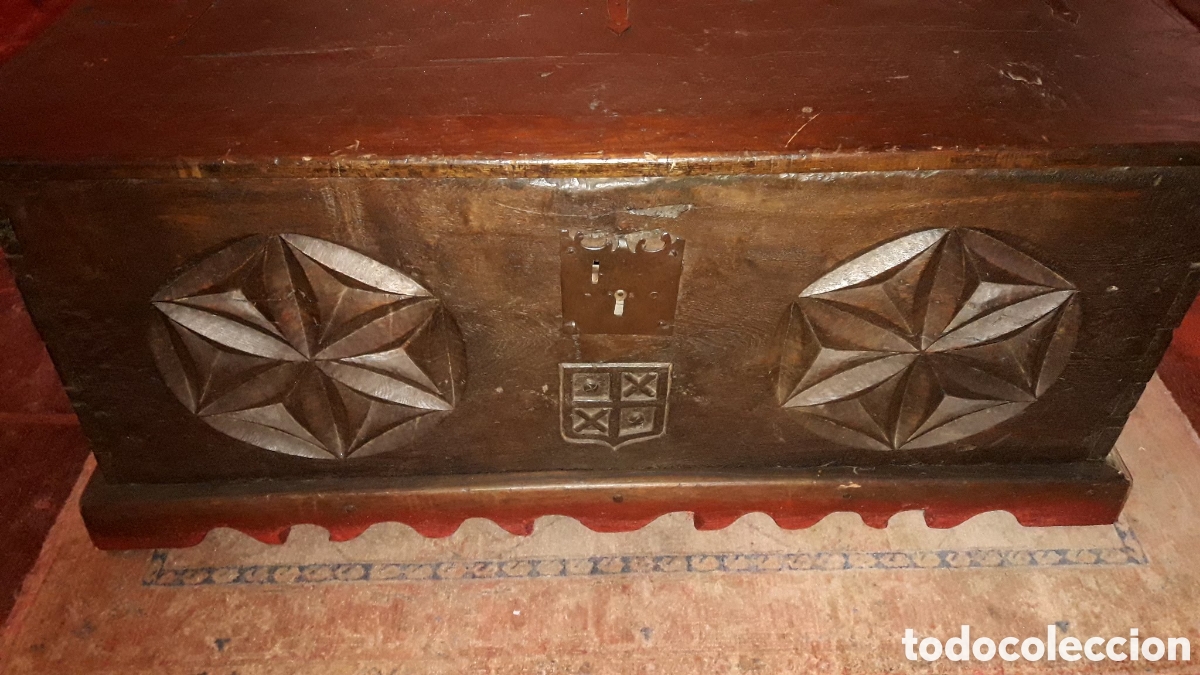 Antig&uuml;edades: BAUL TALLADO EN MADERA NOBLE - Foto 6