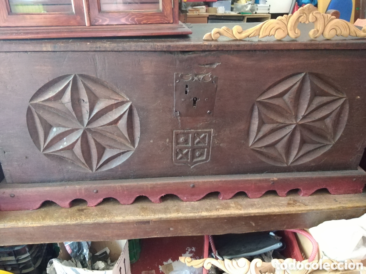 Antig&uuml;edades: BAUL TALLADO EN MADERA NOBLE - Foto 1