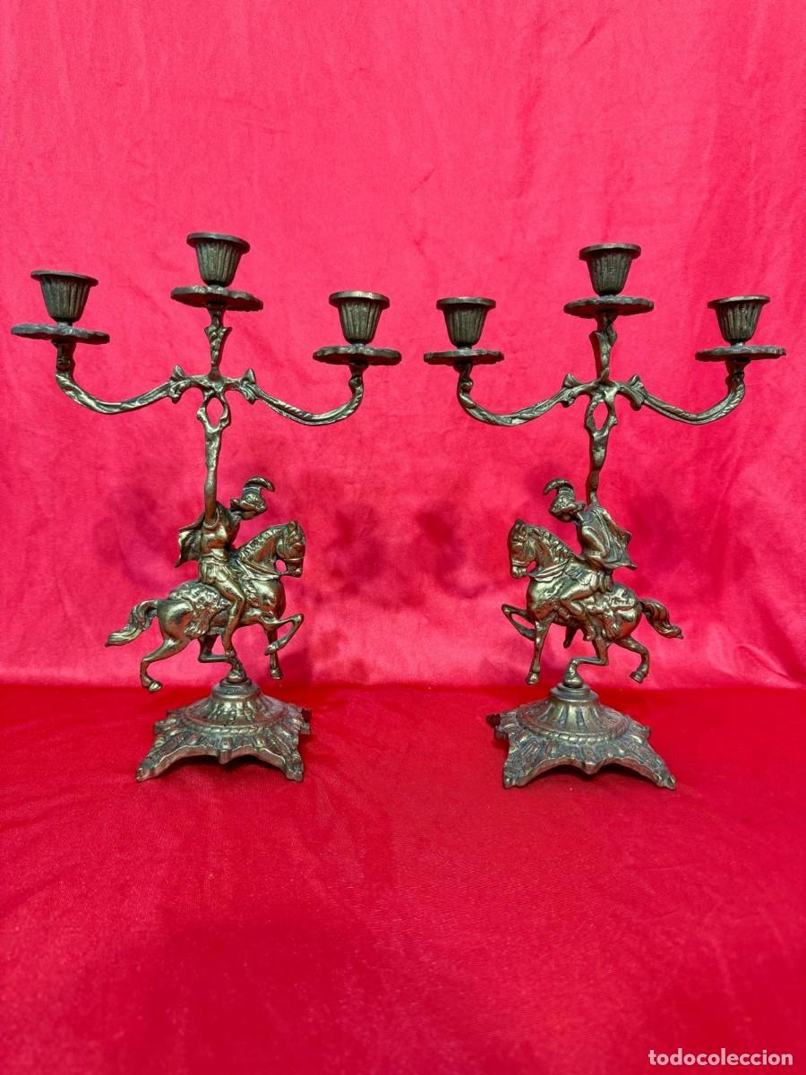 Antig&uuml;edades: Pareja de candelabros de bronce - Foto 4