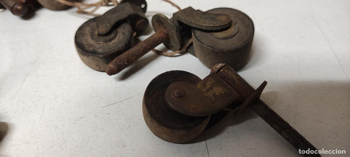 Antig&uuml;edades: ANTIGUO LOTE RUEDAS DE SILLON - Foto 1