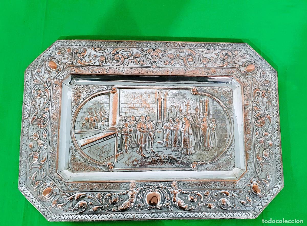 Antig&uuml;edades: Plato en metal plateado en relieve - Foto 1