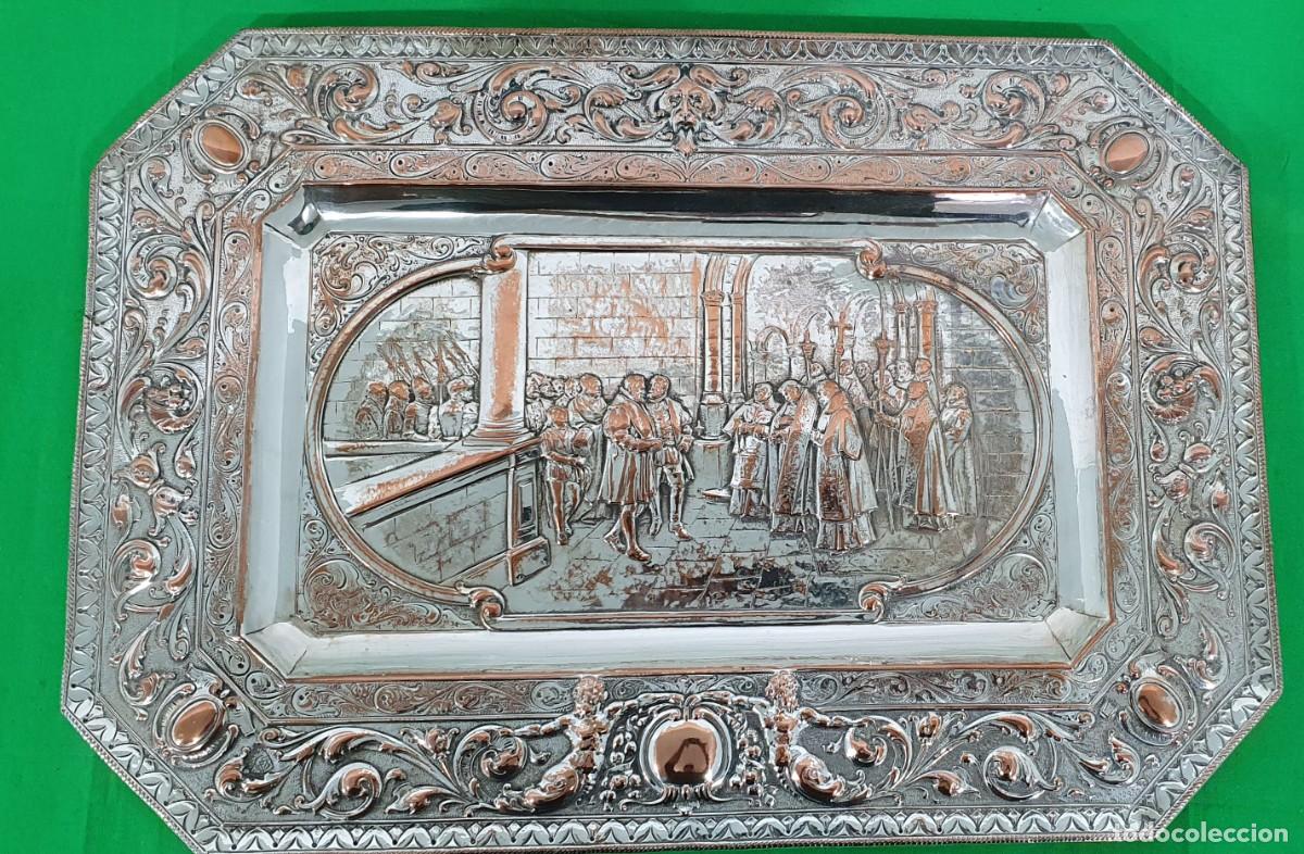 Antig&uuml;edades: Plato en metal plateado en relieve - Foto 2