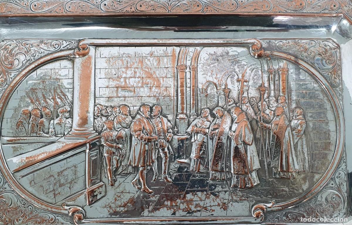 Antig&uuml;edades: Plato en metal plateado en relieve - Foto 3