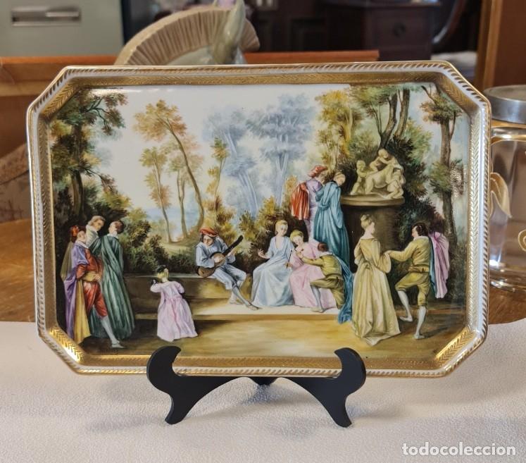 Antig&uuml;edades: Bandeja de Servres musico 1870 - Foto 1
