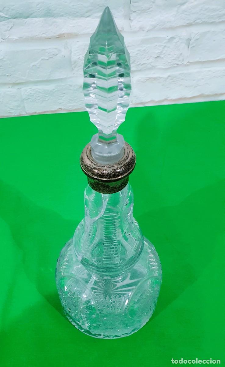 Antig&uuml;edades: Botella licorera de cristal - Foto 1