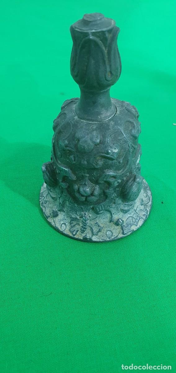 Antig&uuml;edades: Campana de fundido en relieves - Foto 1