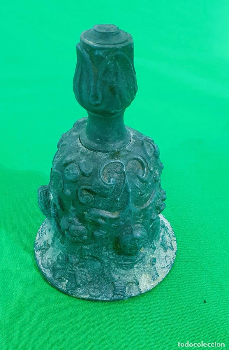 Antig&uuml;edades: Campana de fundido en relieves - Foto 2