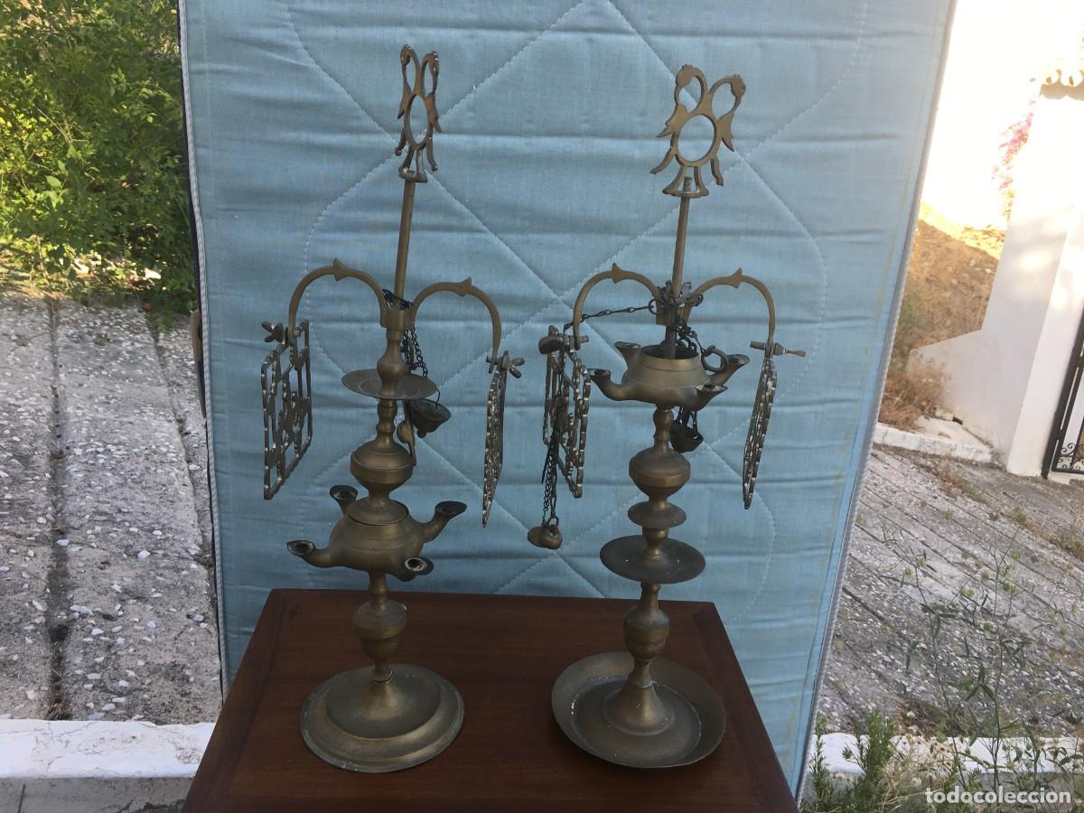 Antig&uuml;edades: DOS L&Aacute;MPARAS DE ACEITE DE BRONCE - Foto 1